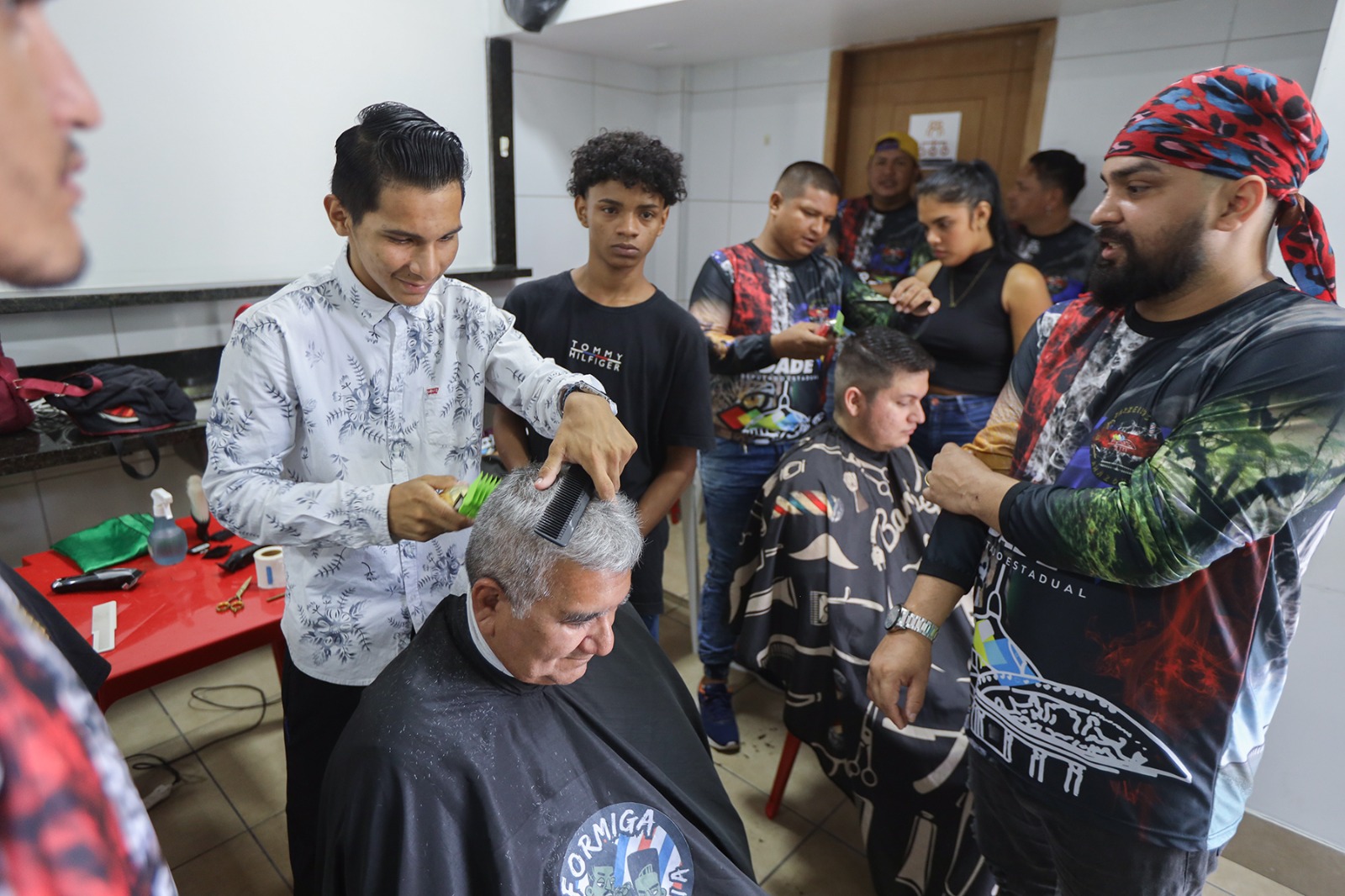 🔶UGPE encerra curso de barbeiro e qualifica moradores do Prosamin+ para o mercado de trabalho