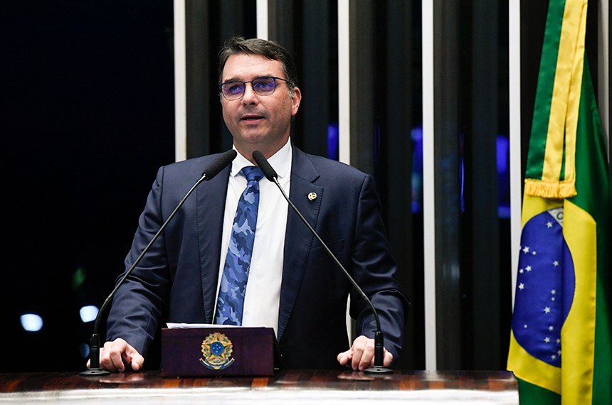 🔶 Flávio Bolsonaro apresenta projeto para punir agressores de atletas