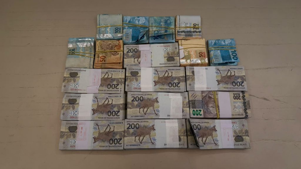 Dinheiro encontada em enderenço ligado a Adail Filgo
